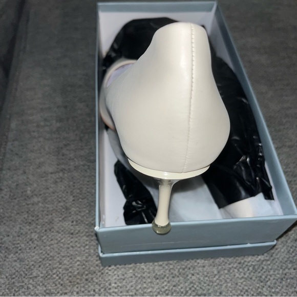NWT✨ C.Paravano White Pointed Pump Heels - Picture 15 of 16